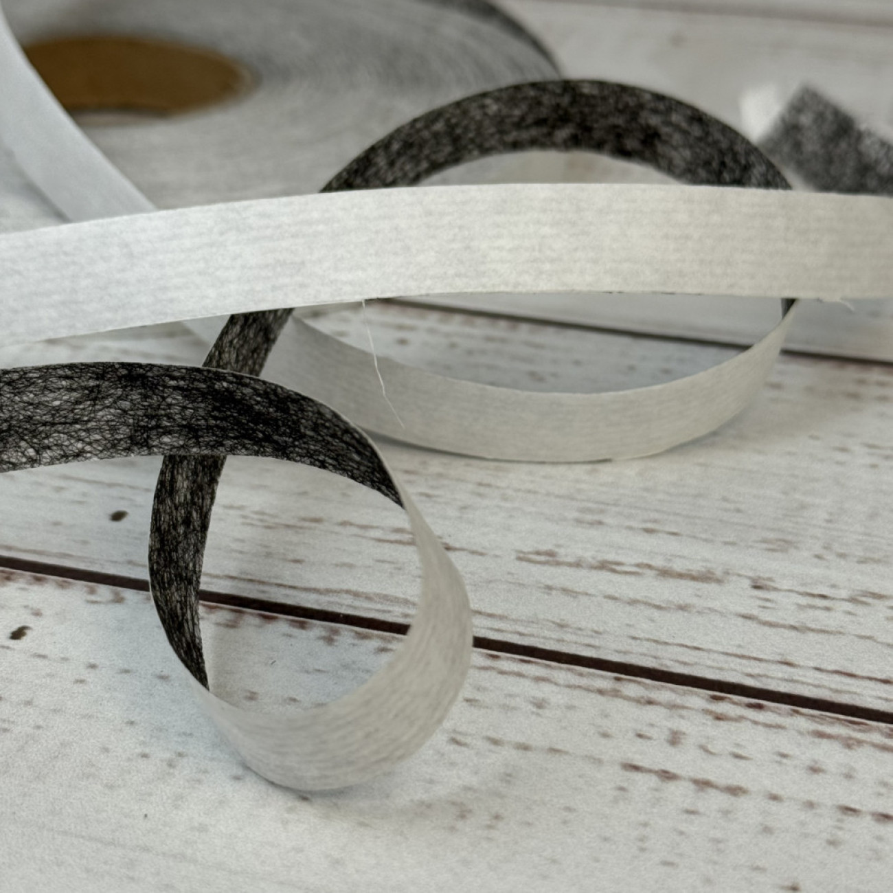 Павутинка клейова на папері 15 мм, моток 100 м, чорна