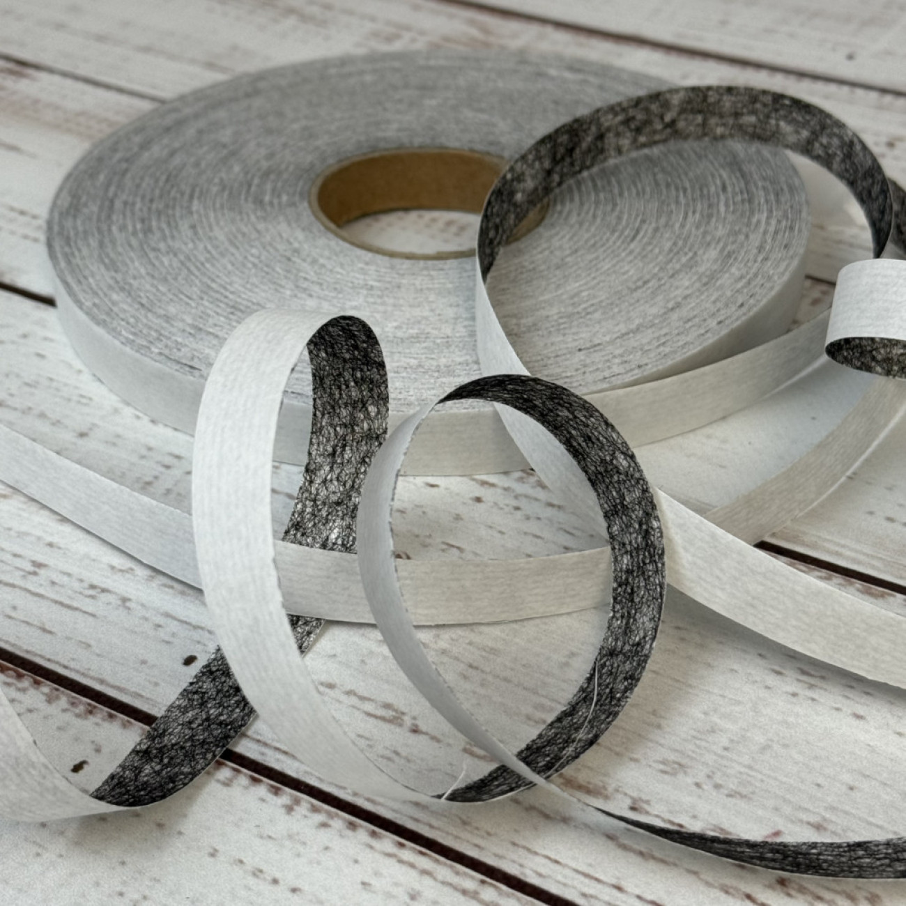 Павутинка клейова на папері 15 мм, моток 100 м, чорна