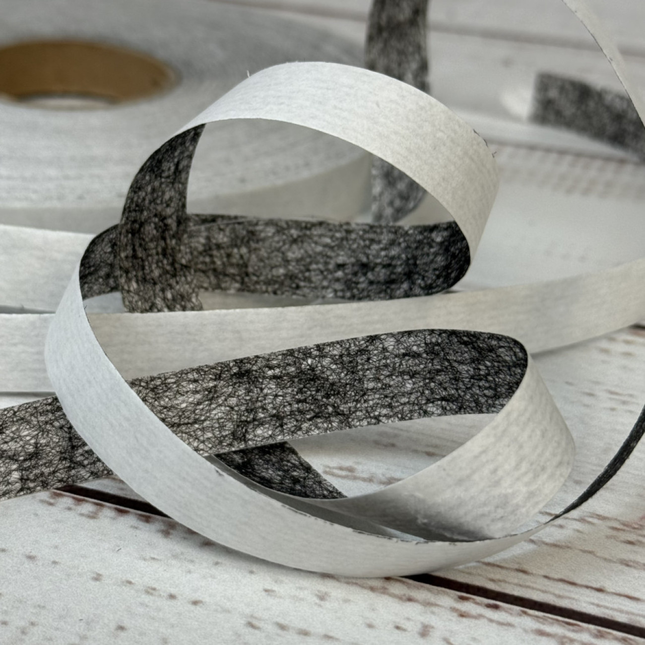 Павутинка клейова на папері 15 мм, моток 100 м, чорна