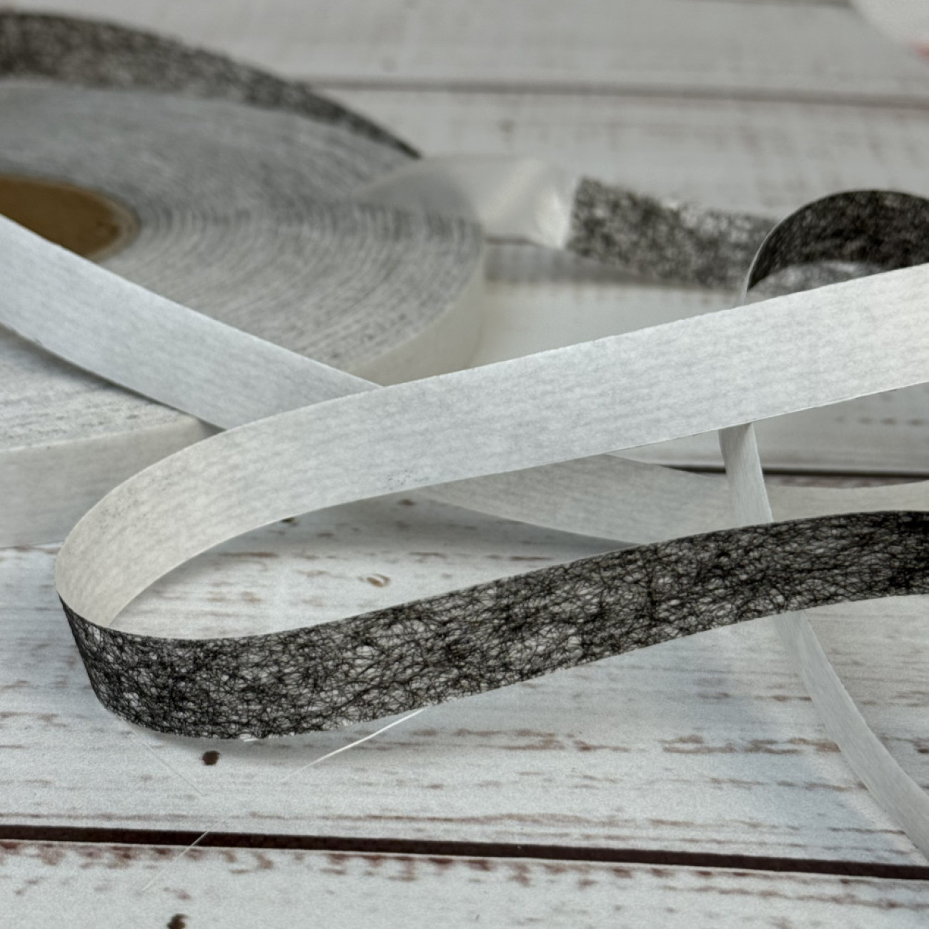 Павутинка клейова на папері 15 мм, моток 100 м, чорна