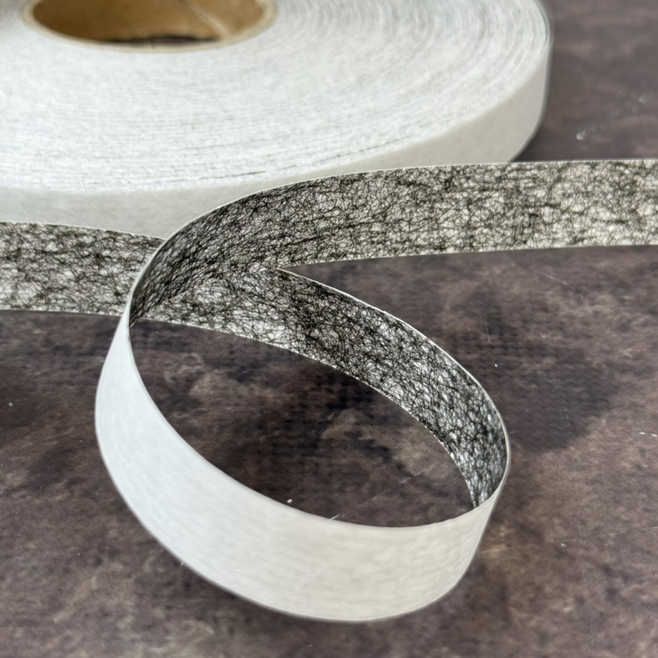 Павутинка клейова на папері 15 мм, моток 100 м, чорна