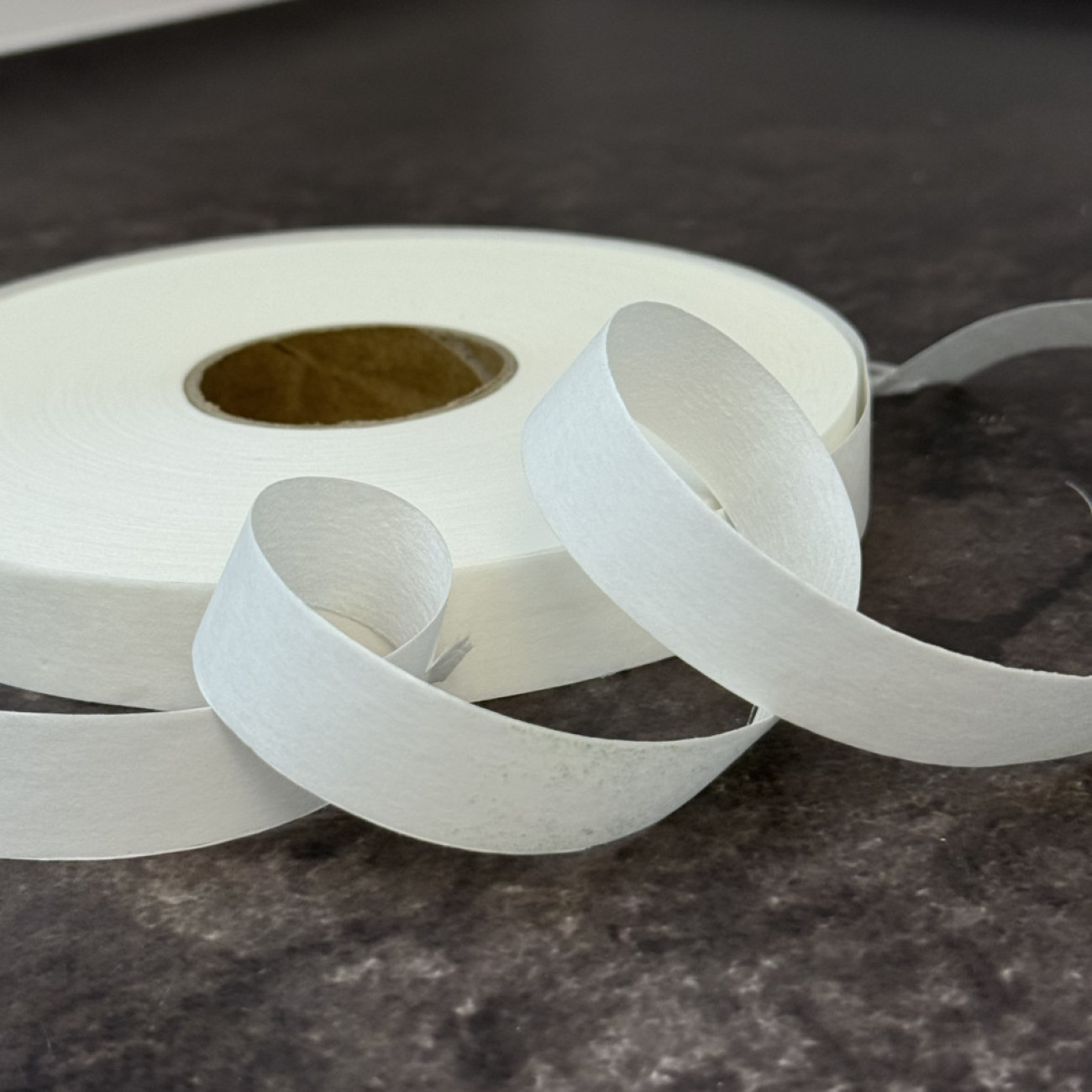 Павутинка клейова на папері 20 мм, моток 100 м, біла