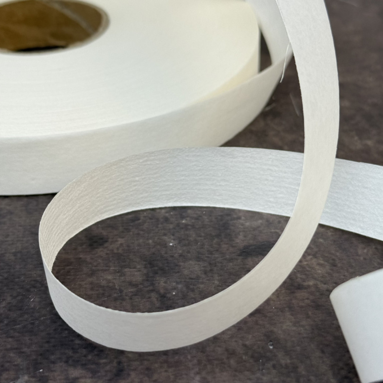 Павутинка клейова на папері 20 мм, моток 100 м, біла