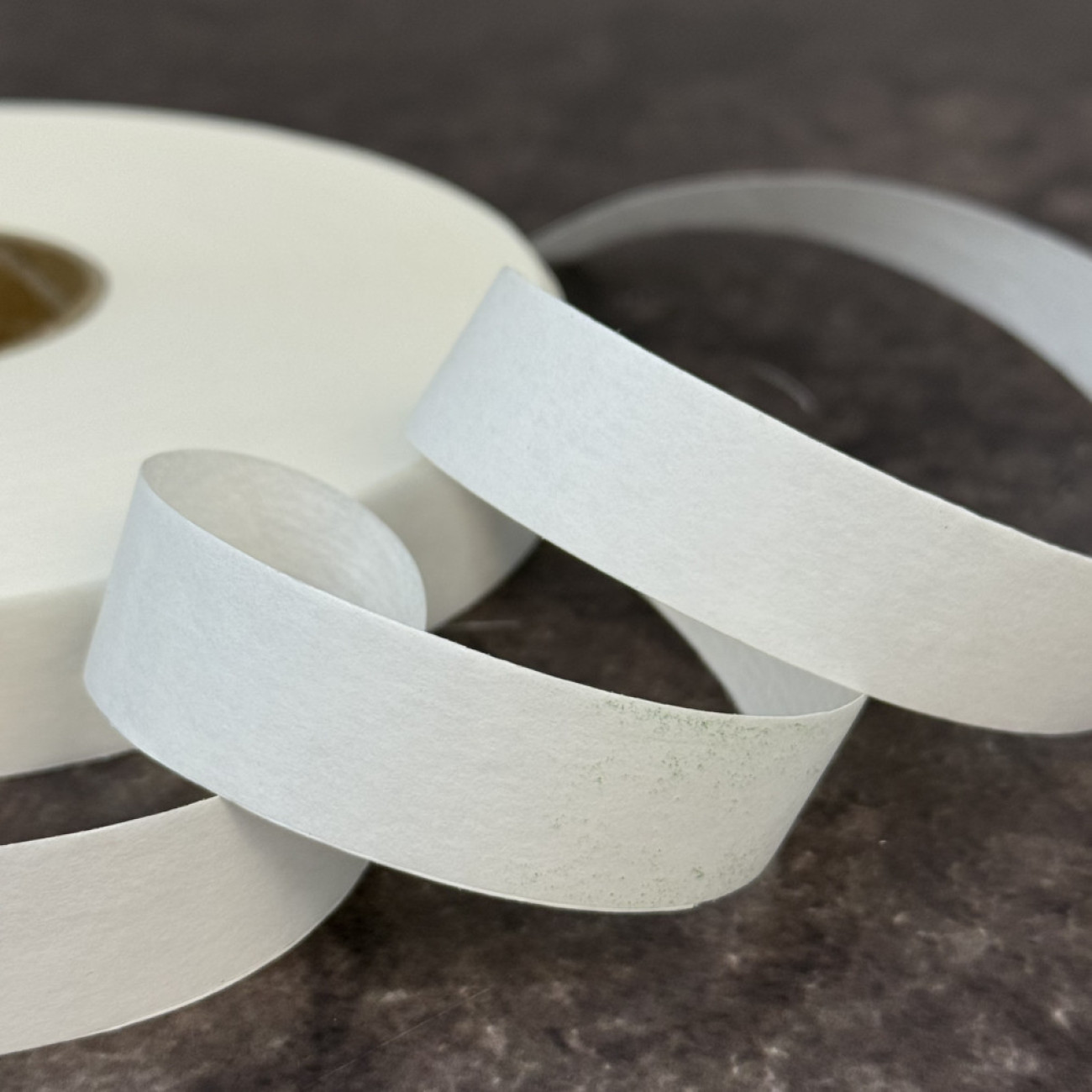 Павутинка клейова на папері 20 мм, моток 100 м, біла