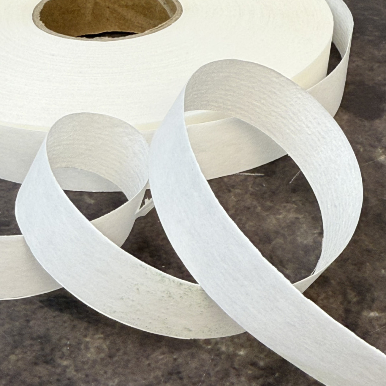 Павутинка клейова на папері 20 мм, моток 100 м, біла