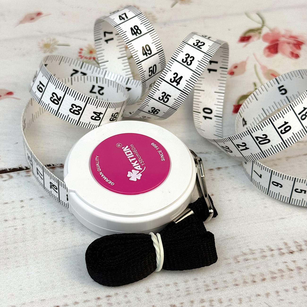 Рулетка, сантиметр кравецький, 150 см, біла з малиновою  серединкою