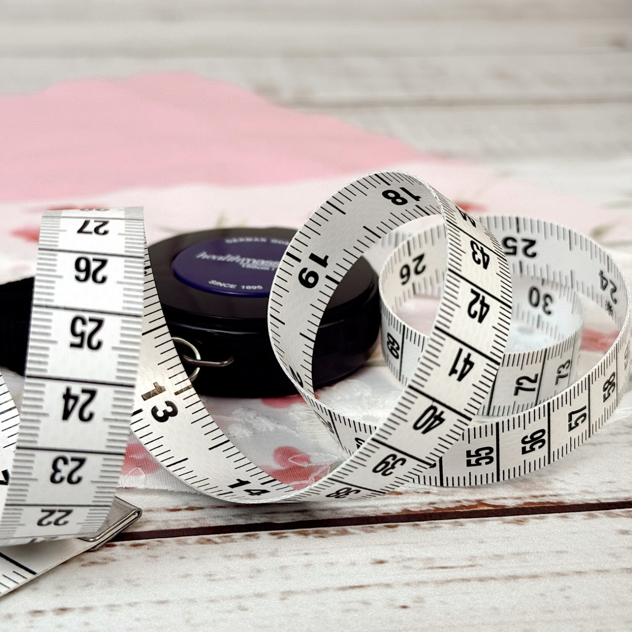 Рулетка, сантиметр кравецький, 150 см, чорна з фіолетовою серединкою