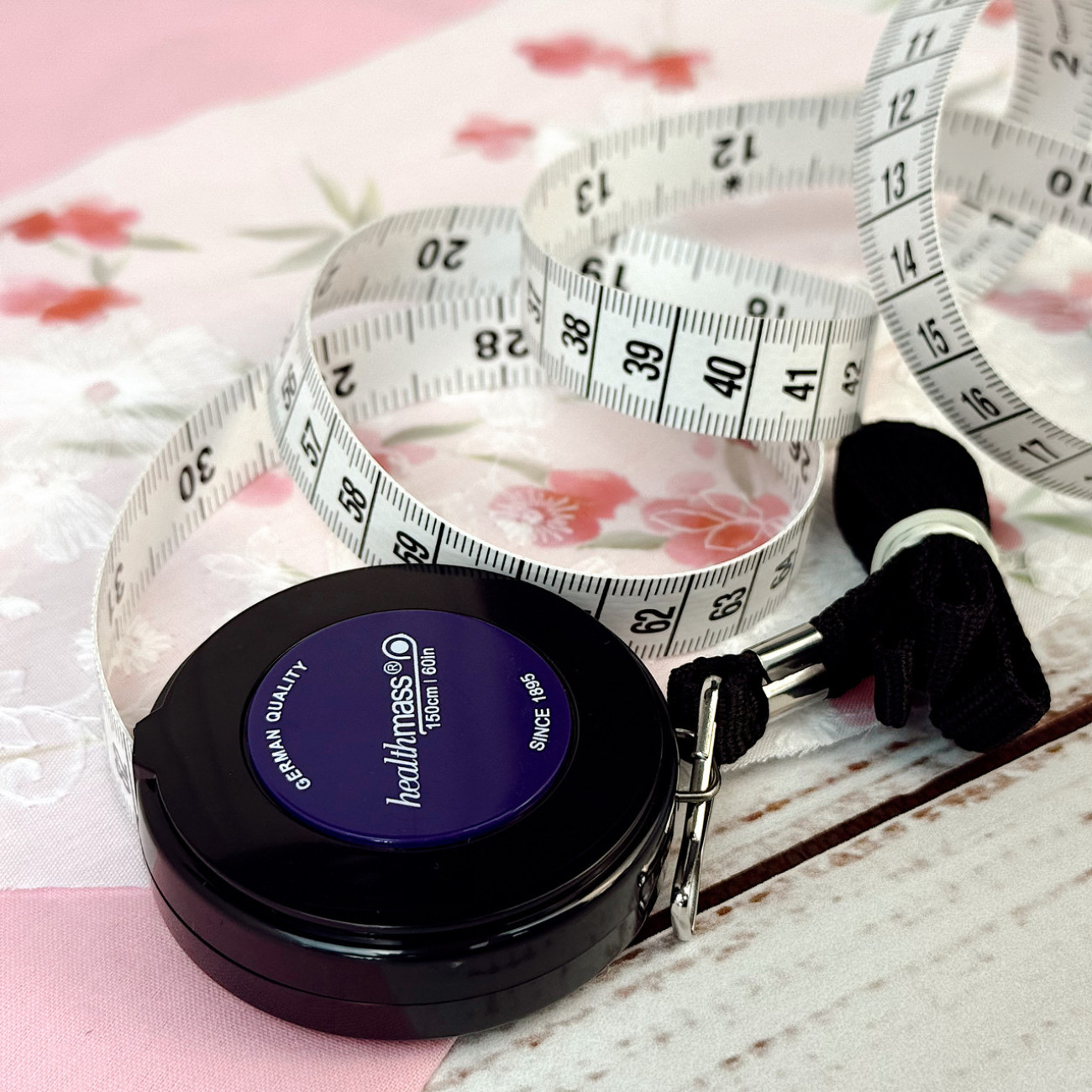 Рулетка, сантиметр кравецький, 150 см, чорна з фіолетовою серединкою