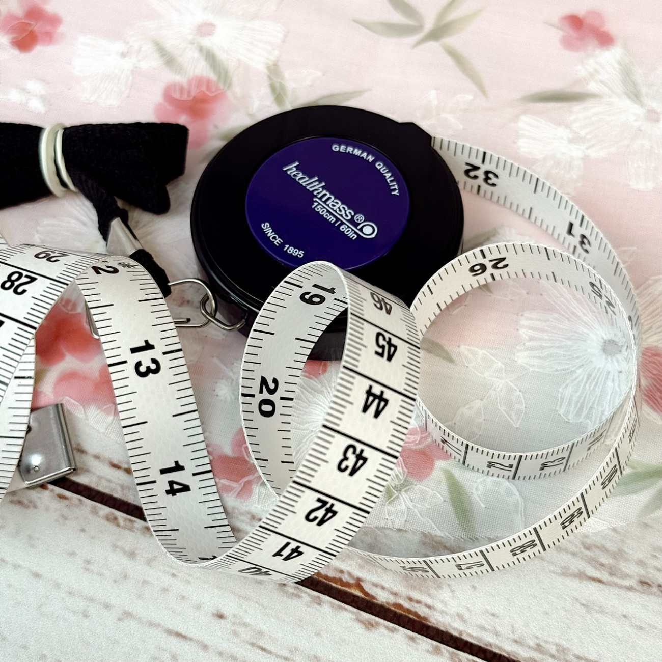 Рулетка, сантиметр кравецький, 150 см, чорна з фіолетовою серединкою