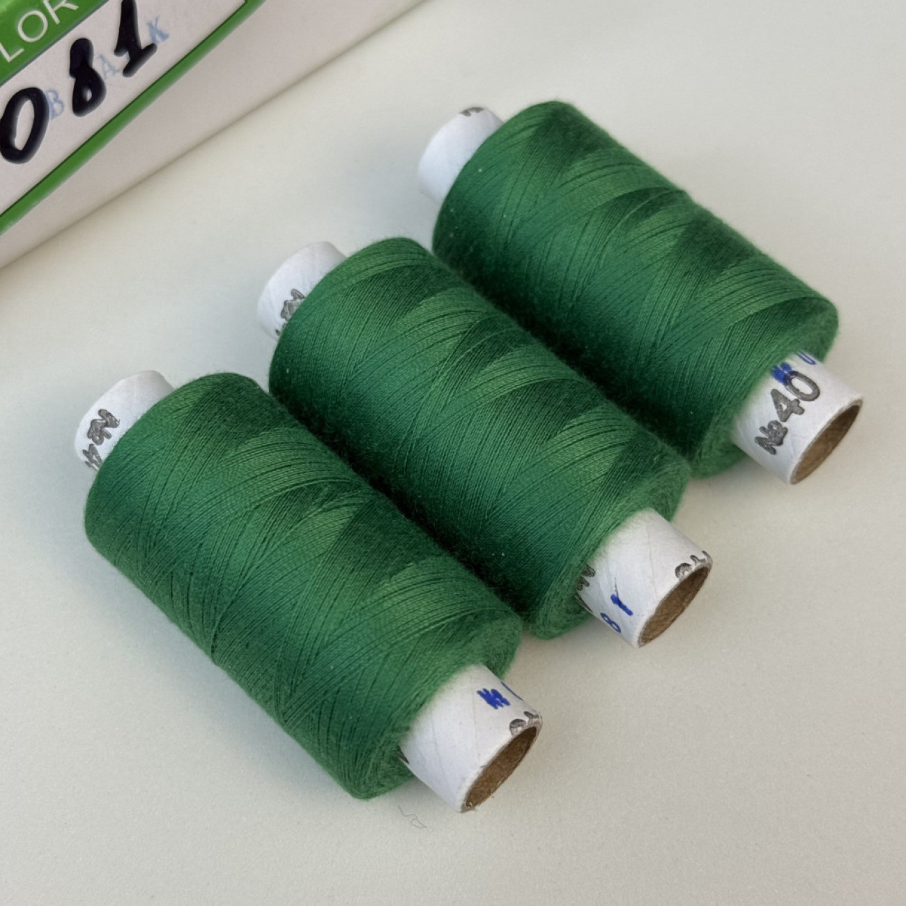 Нитки для шиття Peri 100% поліестер, 40/2, 400Y (№081)