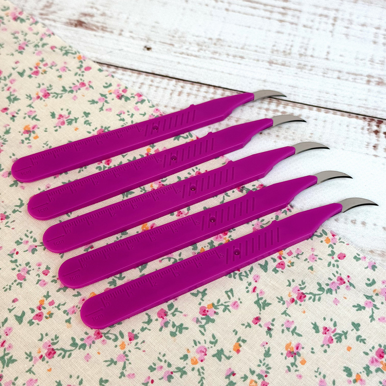 Розпорювач швів вигнутий фуксія