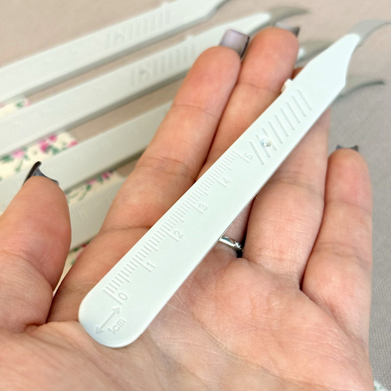 Розпорювач швів вигнутий молочний