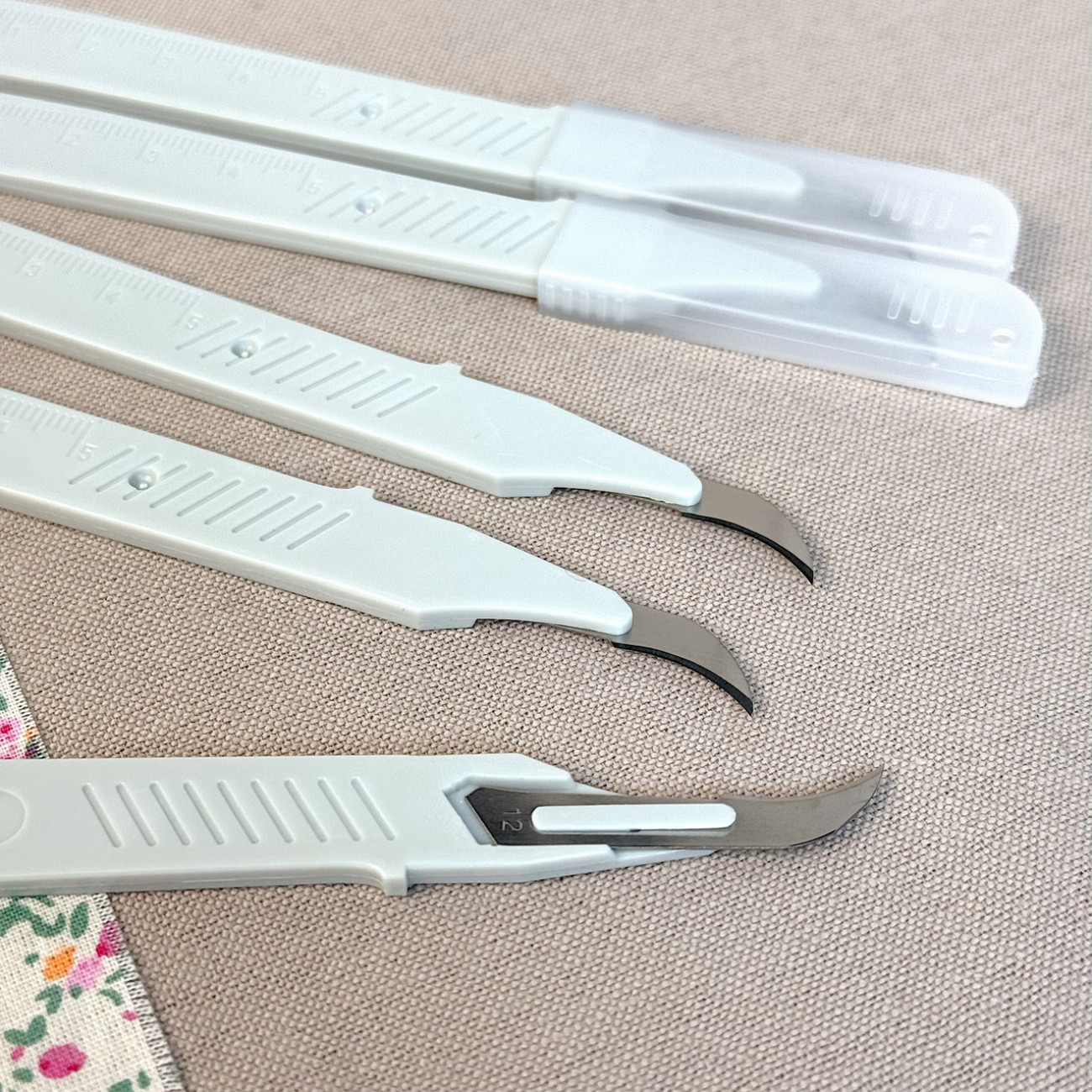 Розпорювач швів вигнутий молочний