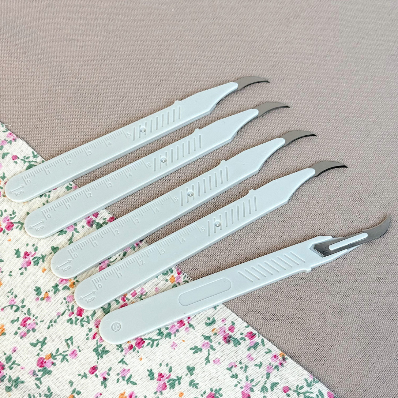 Розпорювач швів вигнутий молочний