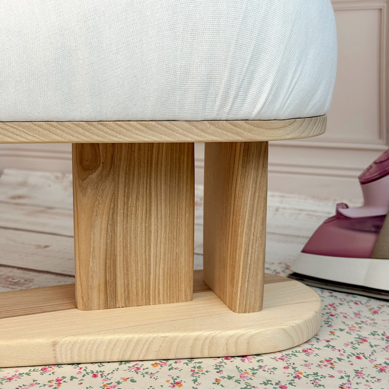 Кравецька колодка для ВТО Needle Craft Крапля на підставці Молочна