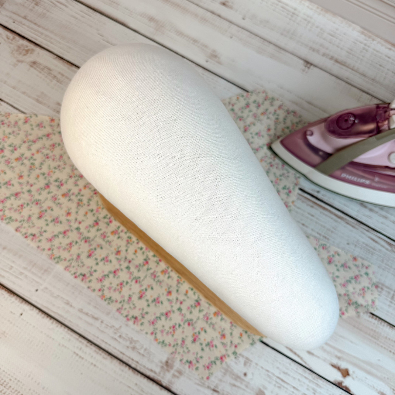 Кравецька колодка для ВТО Needle Craft Крапля на підставці Молочна