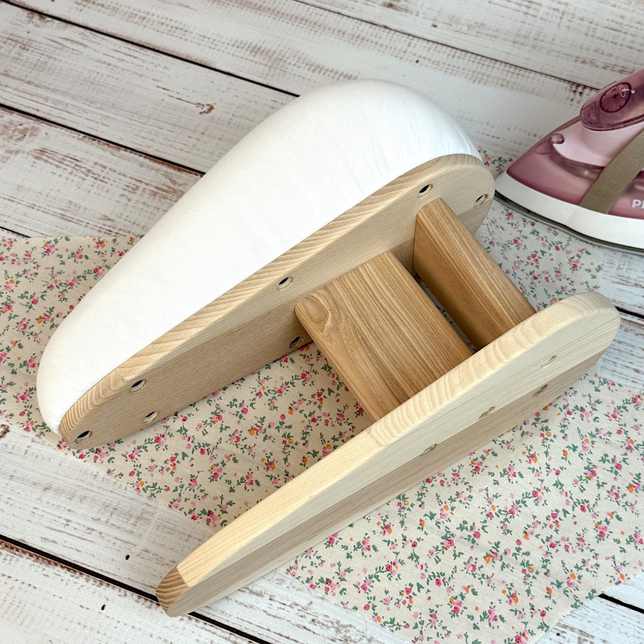 Кравецька колодка для ВТО Needle Craft Крапля на підставці Молочна