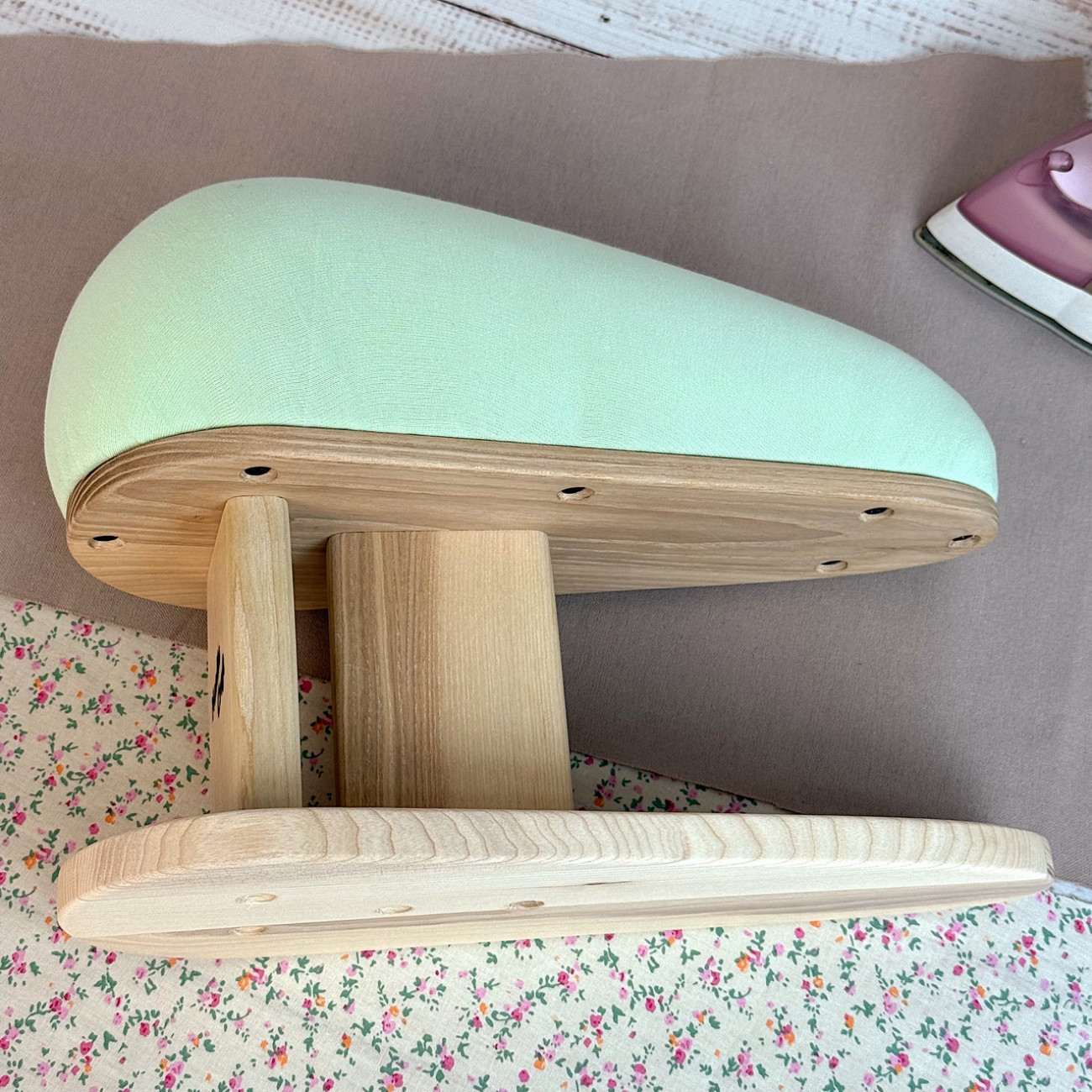 Кравецька колодка для ВТО Needle Craft Крапля на підставці Зелена