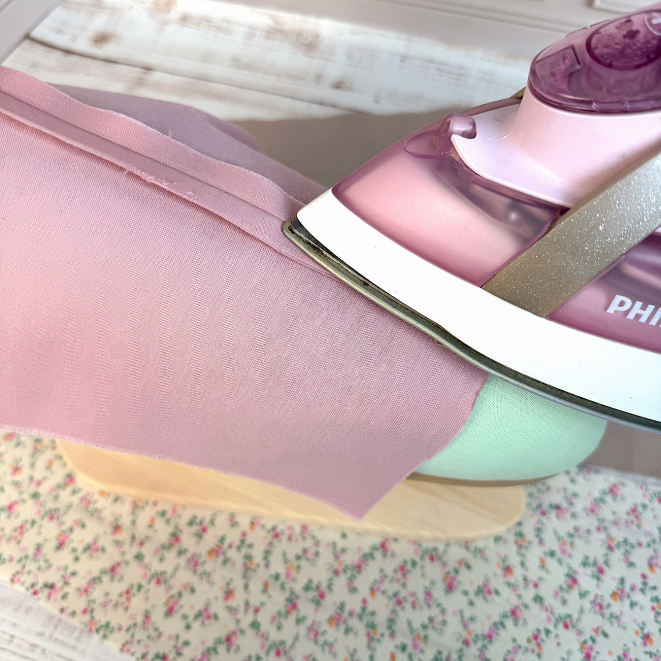 Кравецька колодка для ВТО Needle Craft Крапля на підставці Зелена