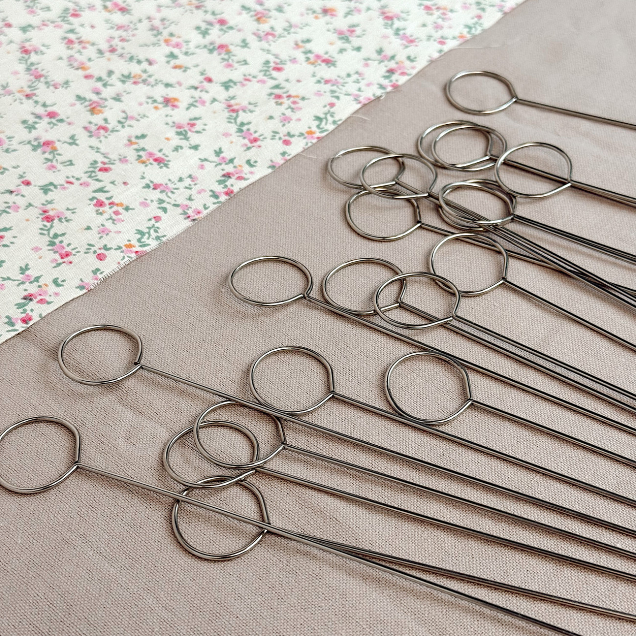 Спиця для вивертання бретелей — зручний інструмент для швейних робіт