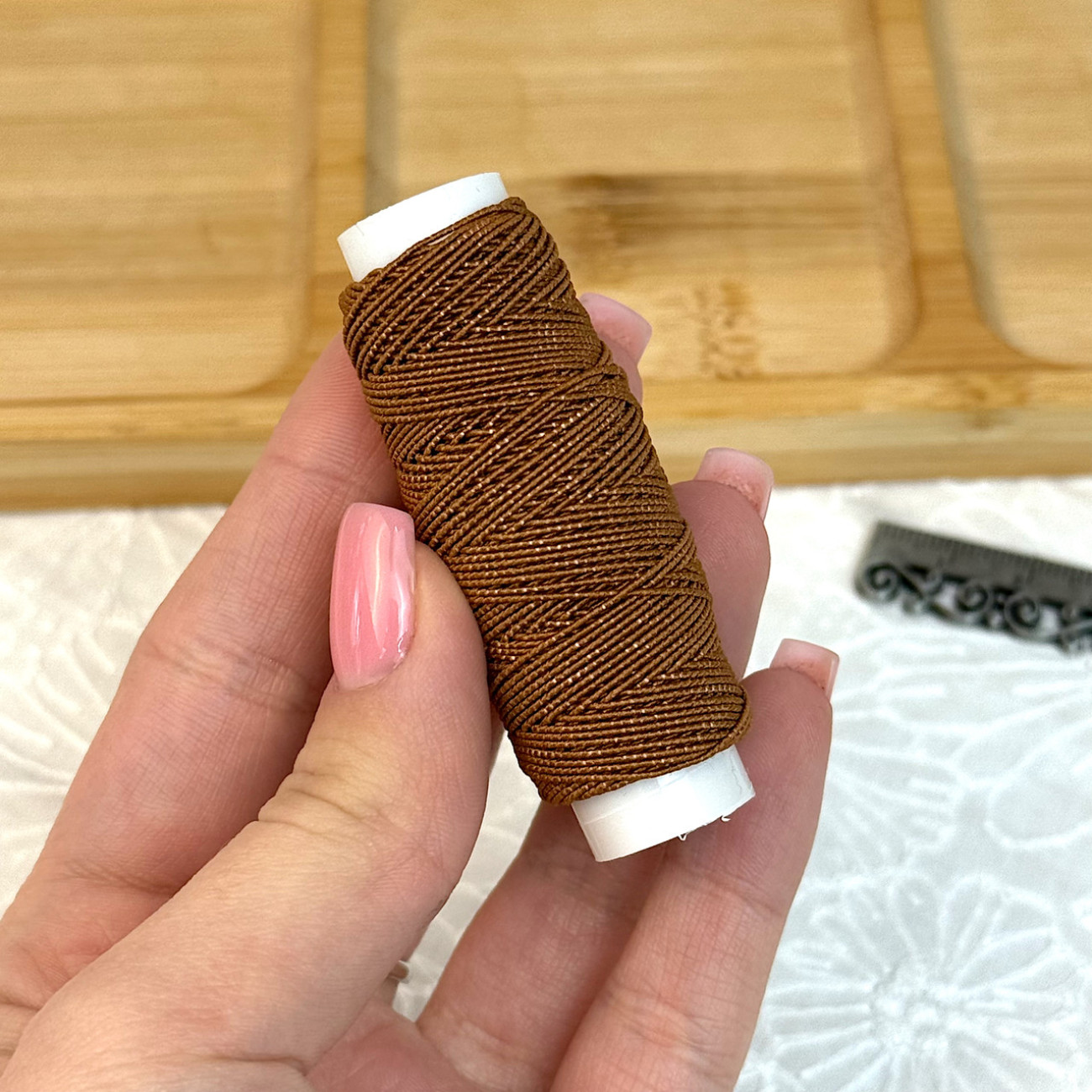 Нитка-резинка (спандекс), коричнева