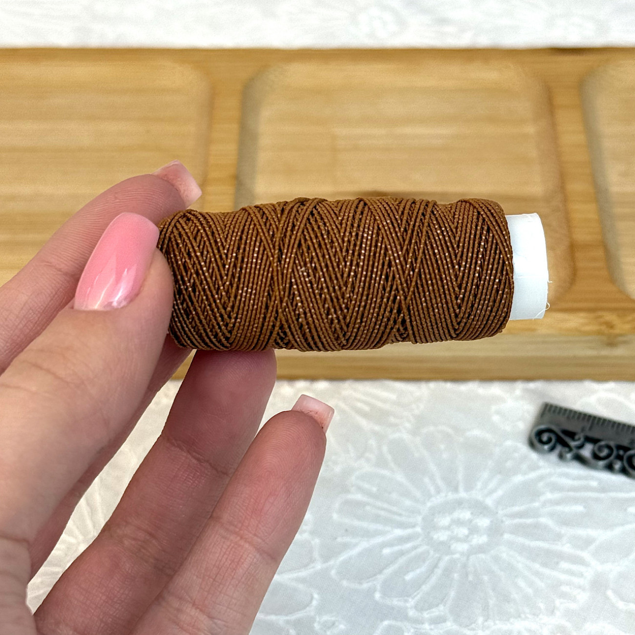 Нитка-резинка (спандекс), коричнева