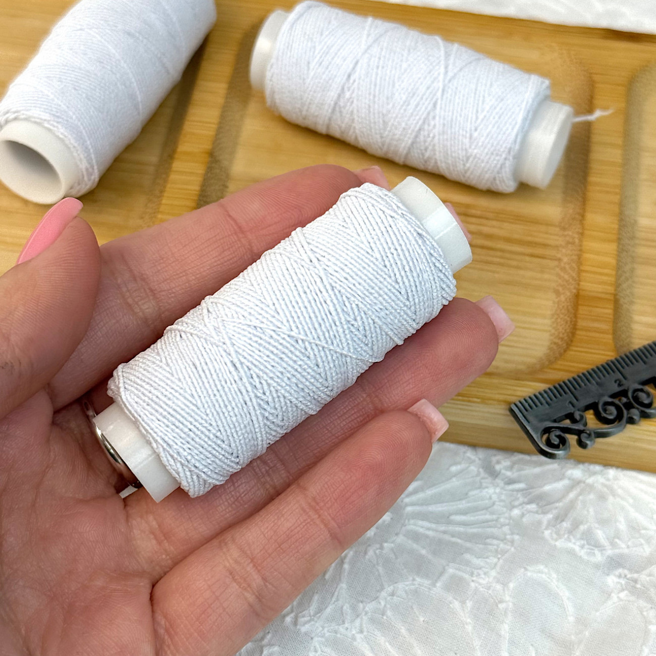 Нитка-резинка (спандекс), біла