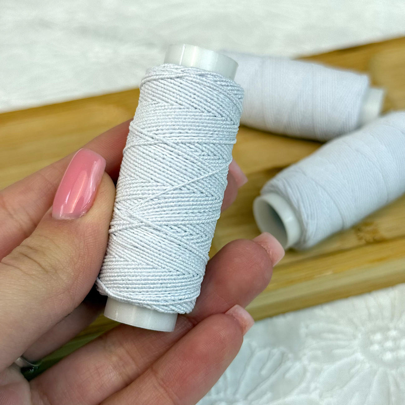 Нитка-резинка (спандекс), біла