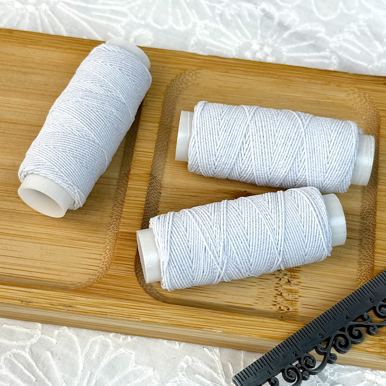 Нитка-резинка (спандекс), біла