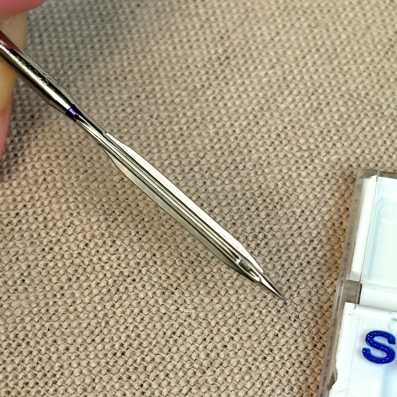 Голка Schmetz Hemstitch для мережок №100