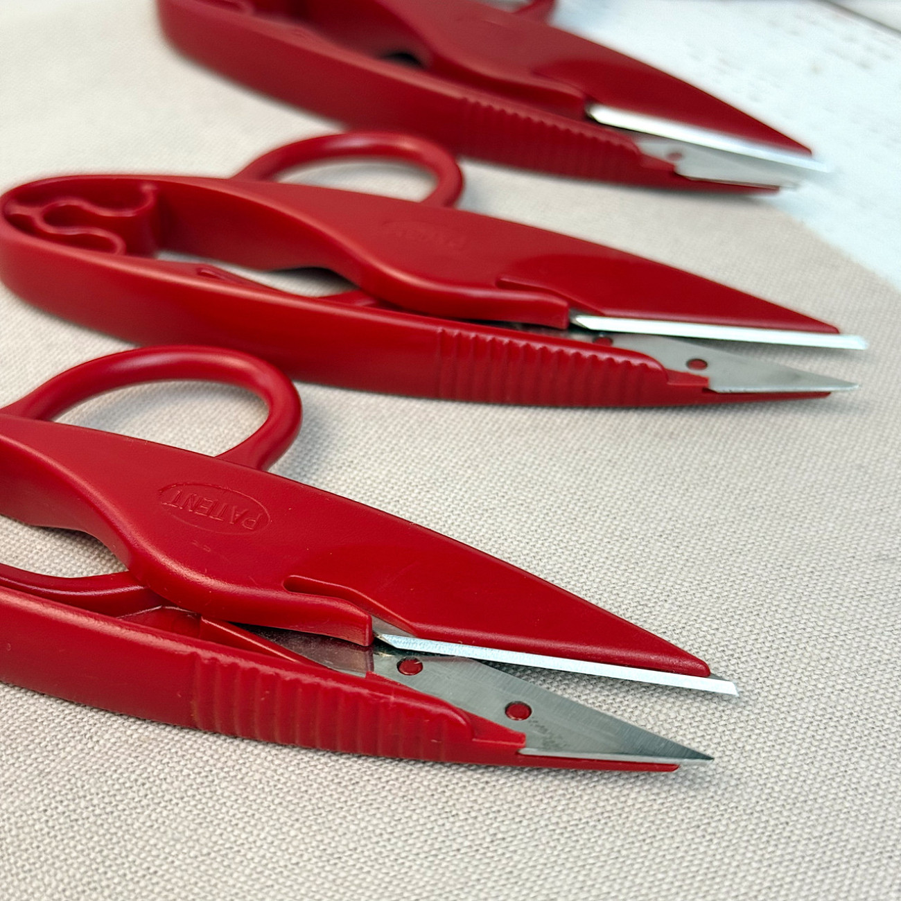 Сніппер PIN-1155 червоний з петелькою