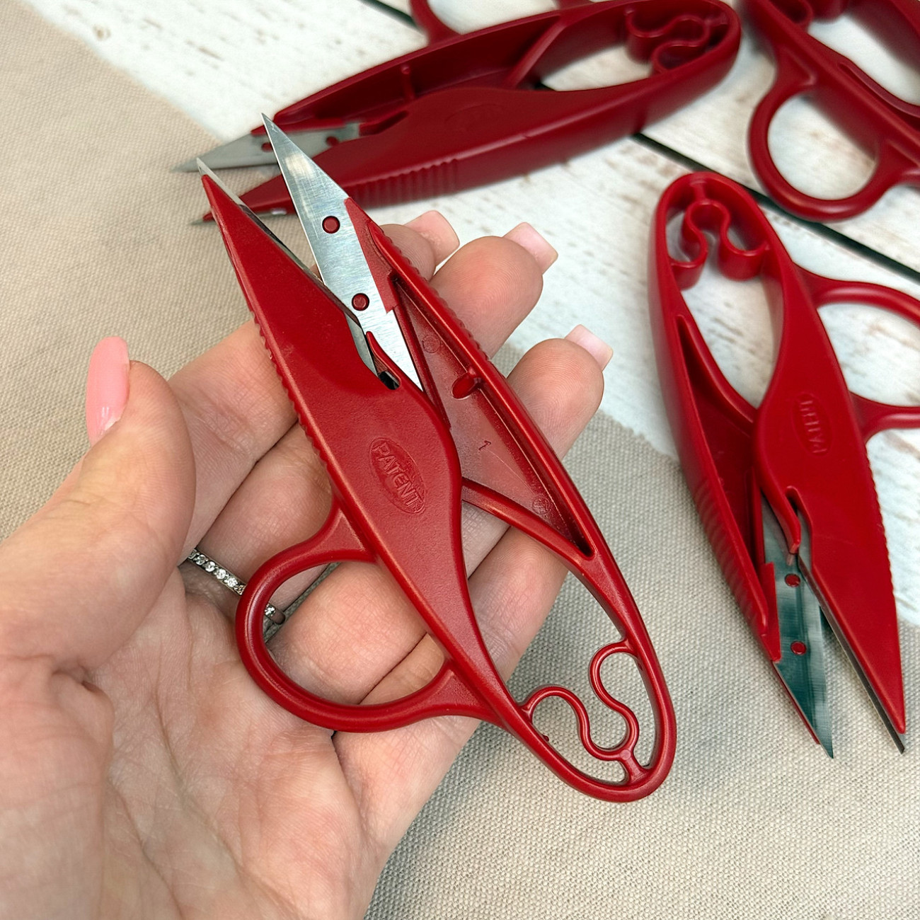 Сніппер PIN-1155 червоний з петелькою