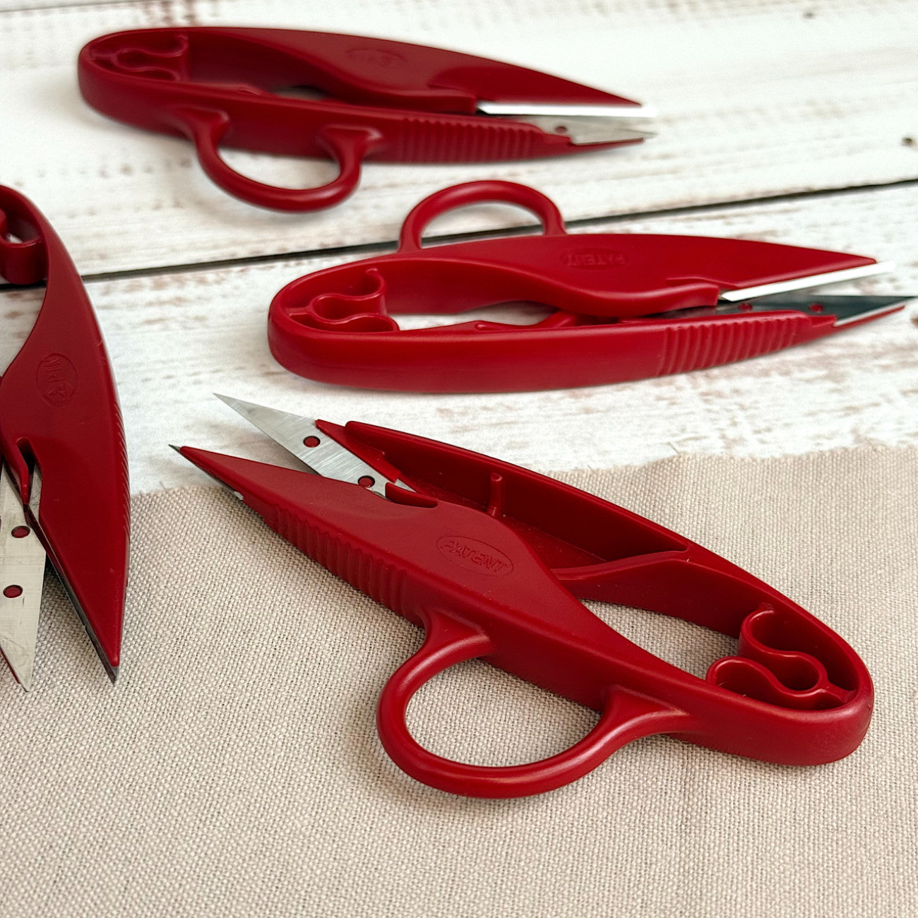 Сніппер PIN-1155 червоний з петелькою