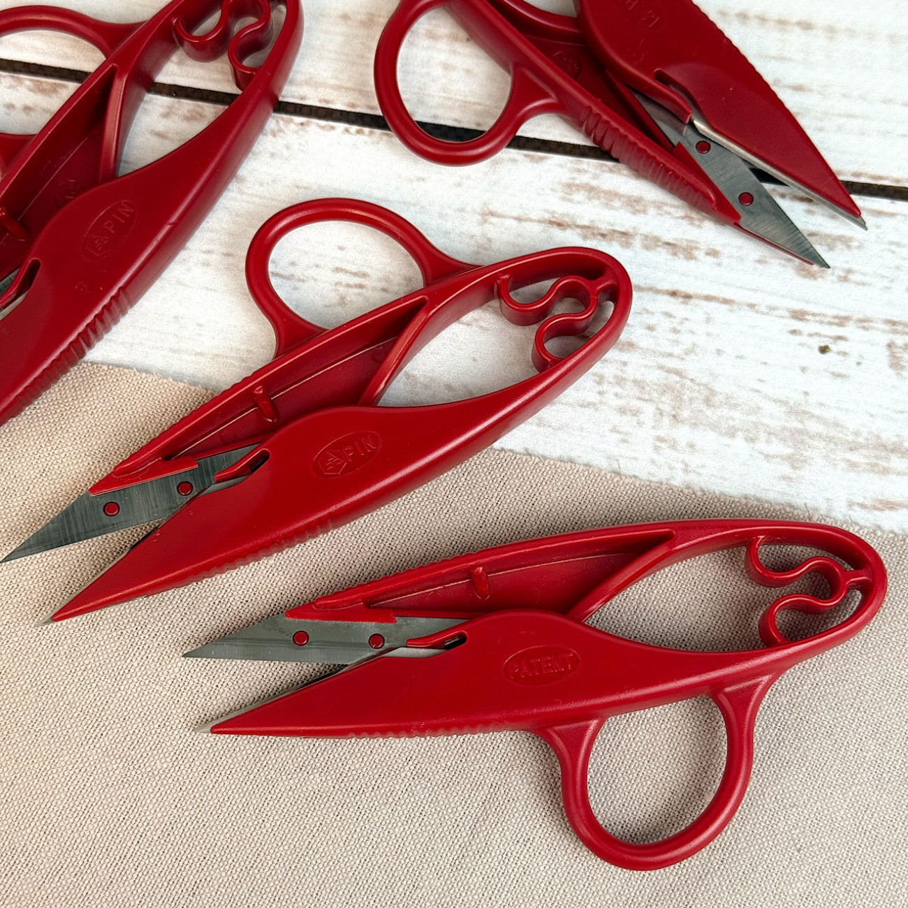 Сніппер PIN-1155 червоний з петелькою