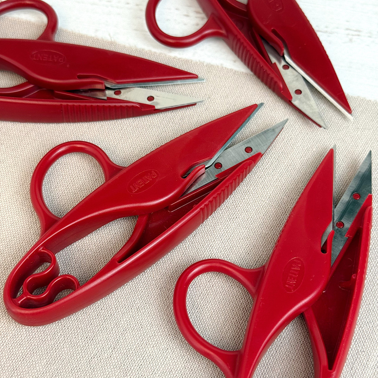 Сніппер PIN-1155 червоний з петелькою