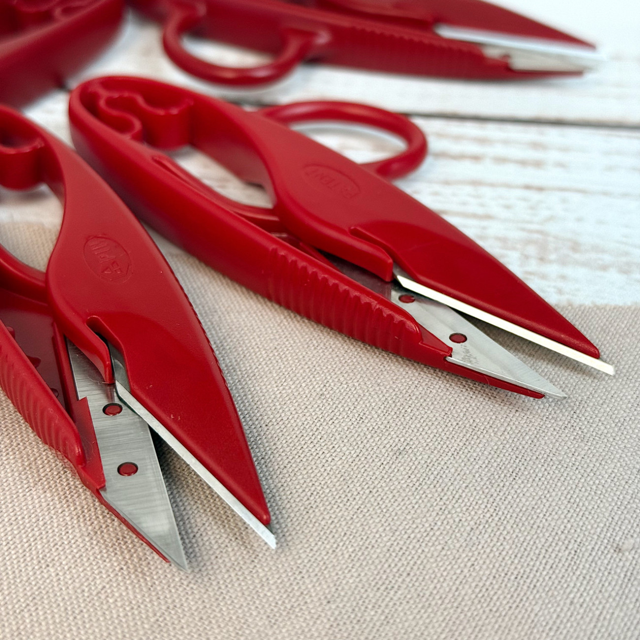 Сніппер PIN-1155 червоний з петелькою