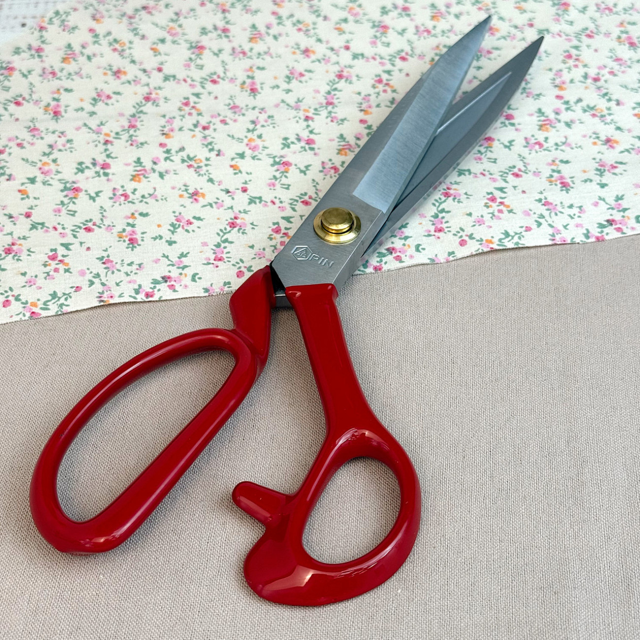 Ножиці кравецькі PIN-1114 (11 дюймів) з червоними ручками