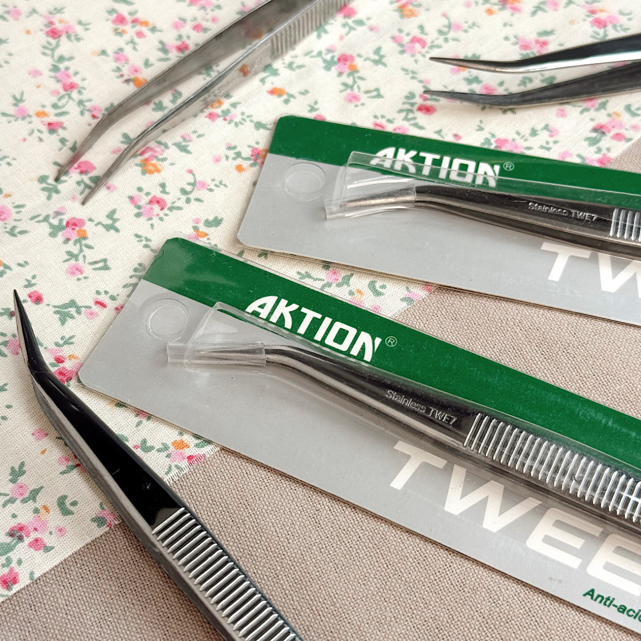 Антистатичний пінцет вигнутий Aktion TWE-7A, сріблястий