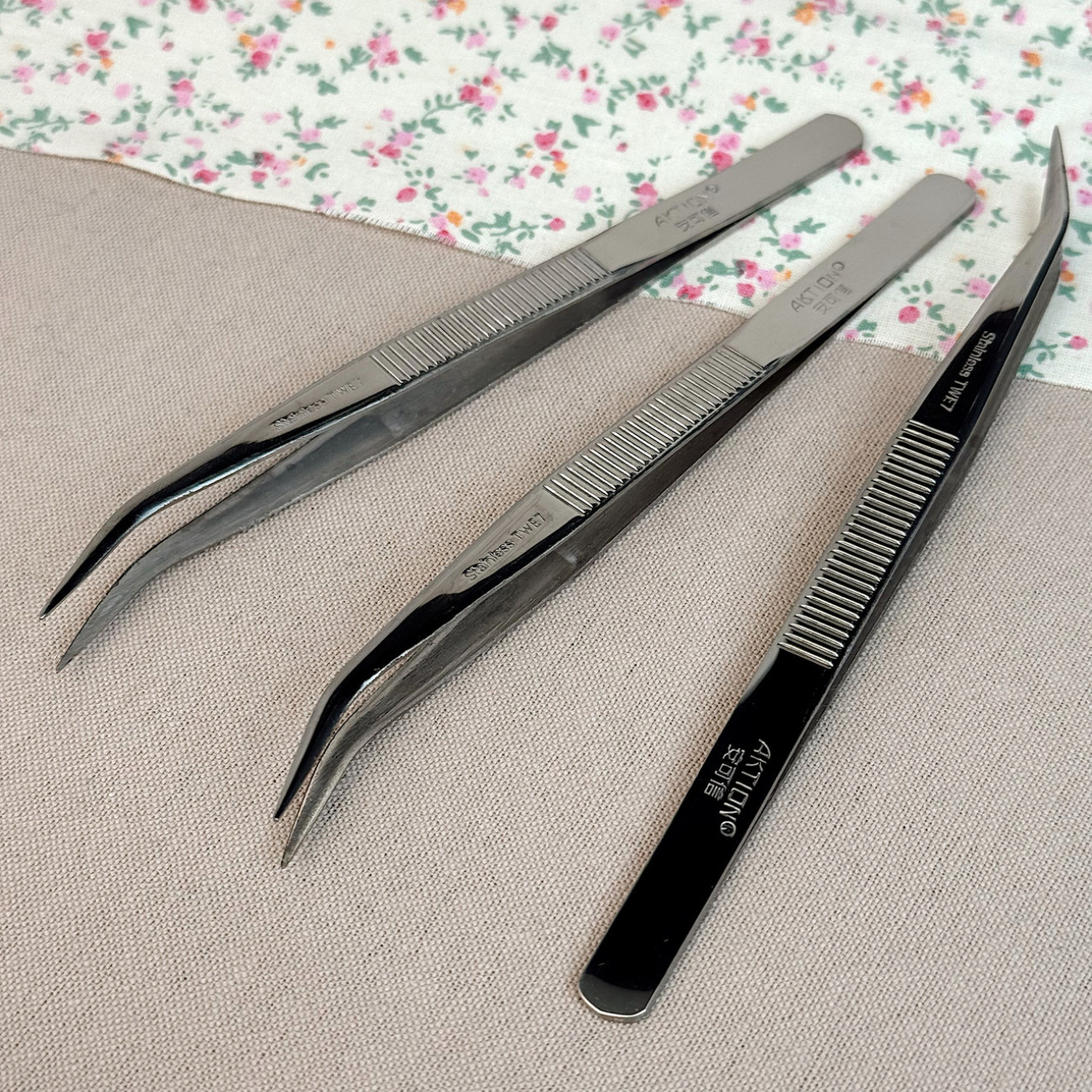 Антистатичний пінцет вигнутий Aktion TWE-7A, сріблястий