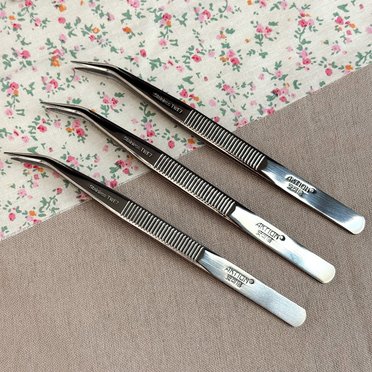 Антистатичний пінцет вигнутий Aktion TWE-7A, сріблястий