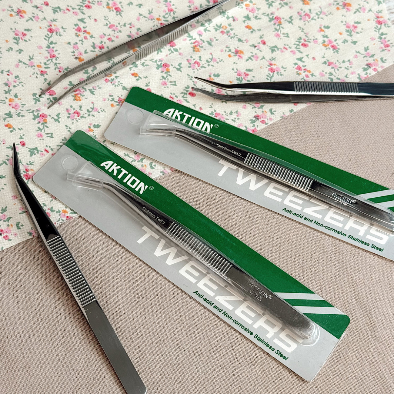 Антистатичний пінцет вигнутий Aktion TWE-7A, сріблястий