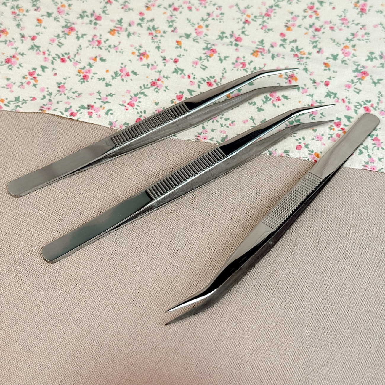 Антистатичний пінцет вигнутий Aktion TWE-7A, сріблястий