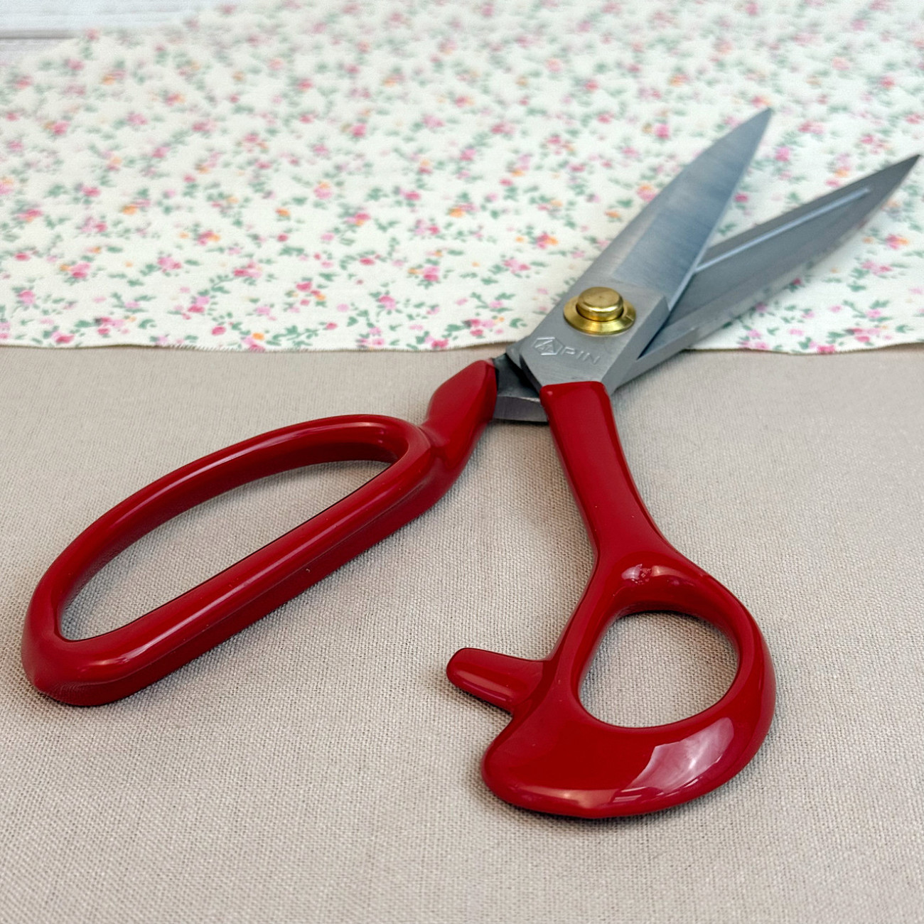 Ножиці кравецькі PIN-1094 (9 дюймів) з червоними ручками