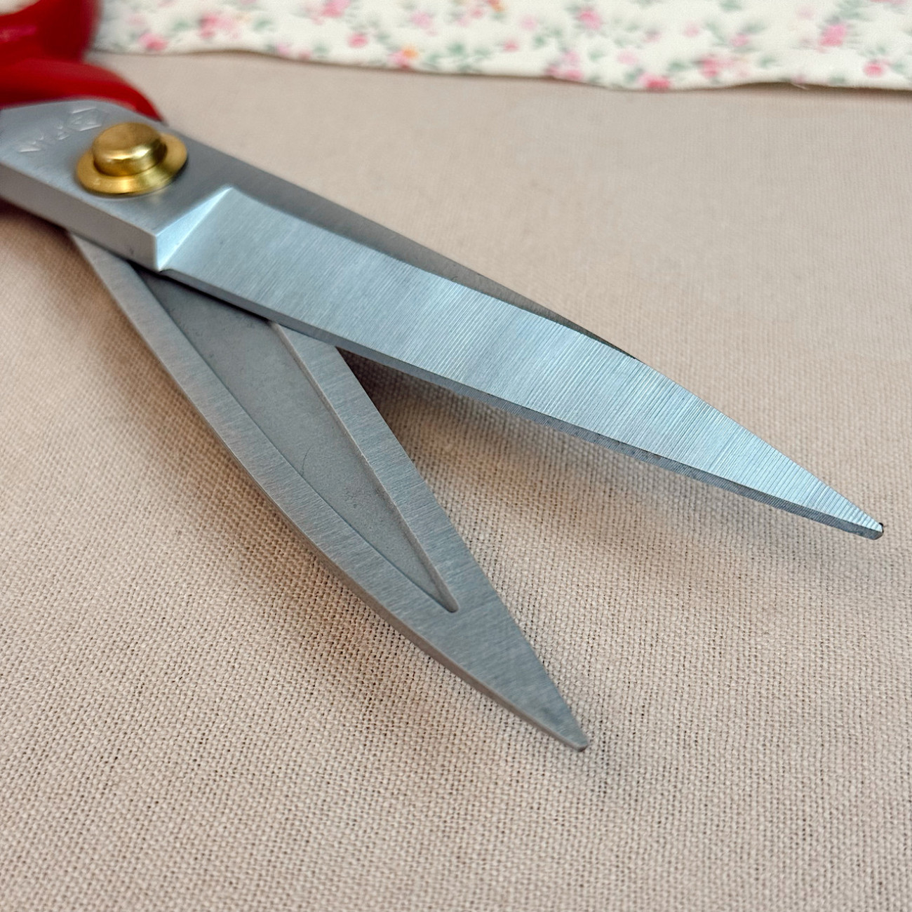 Ножиці кравецькі PIN-1094 (9 дюймів) з червоними ручками