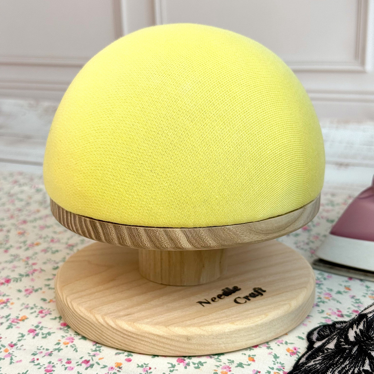 Кравецька колодка для ВТО Needle Craft Груди на підставці 14 см Жовта