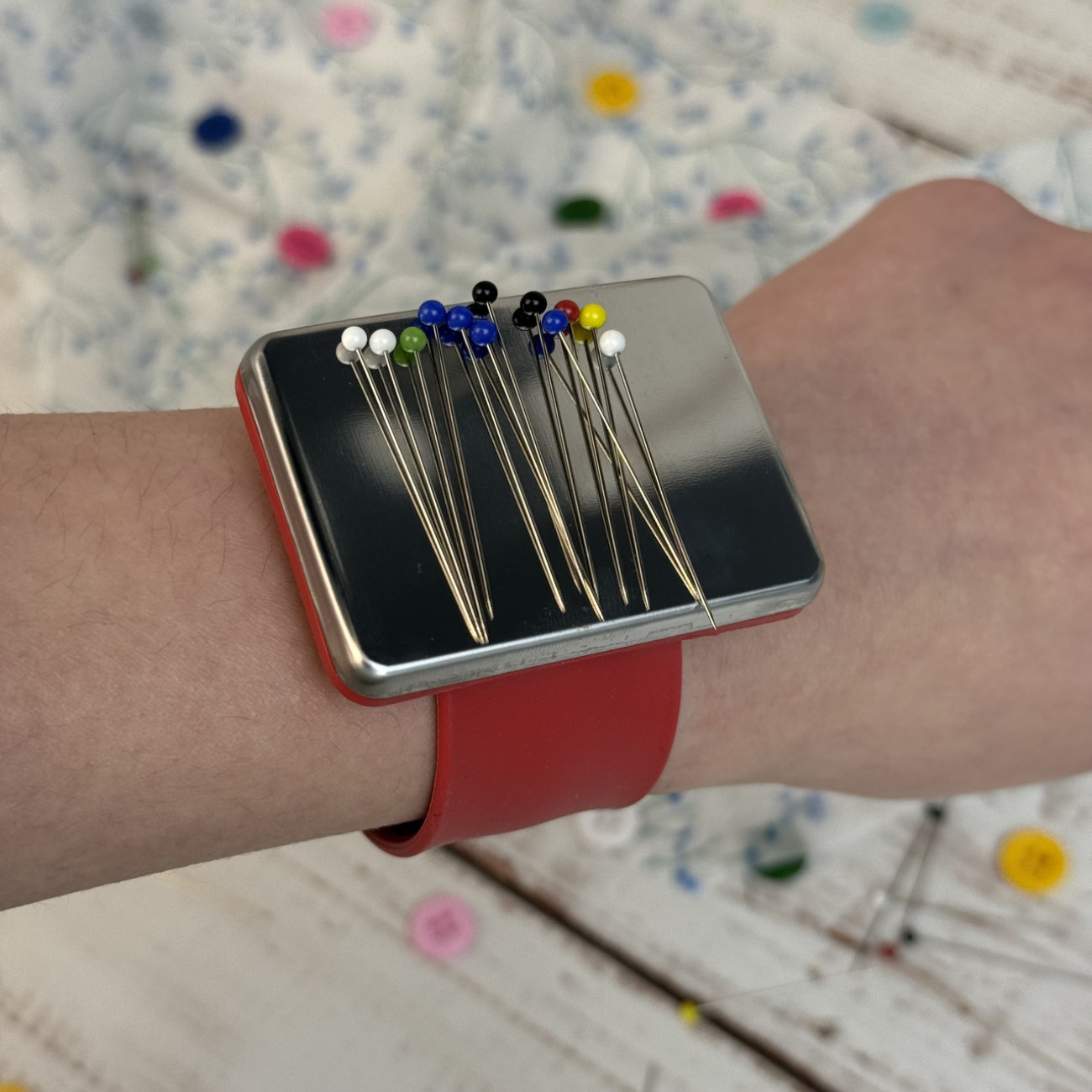 Гольниця-браслет магнітна (червона)