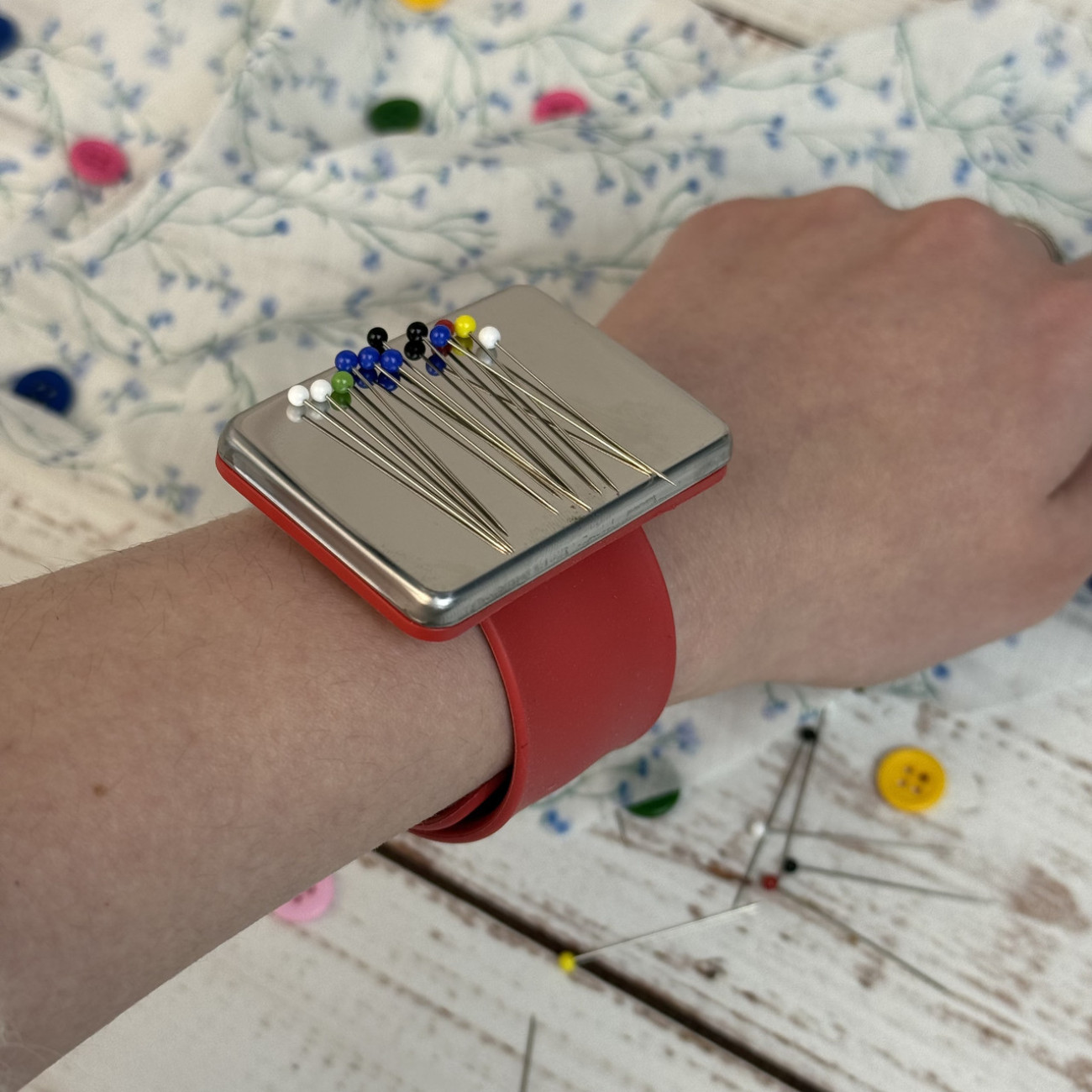 Гольниця-браслет магнітна (червона)