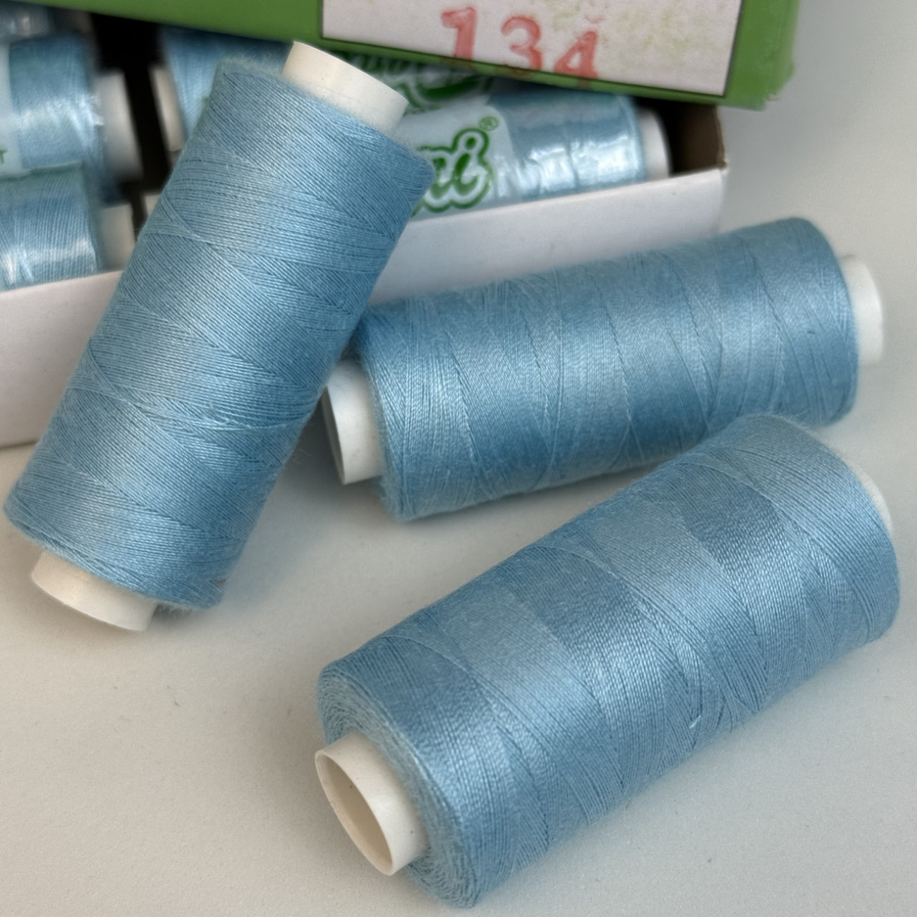 Нитки для шиття Peri 100% поліестер, 40/2, 400Y (№134)