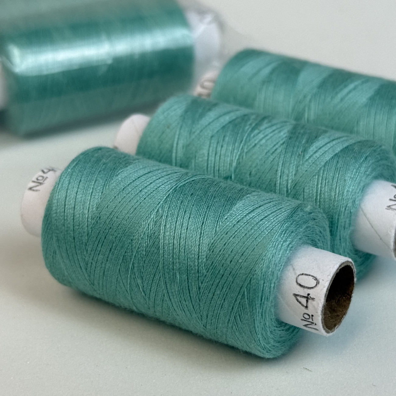 Нитки для шиття Peri 100% поліестер, 40/2, 400Y (№131)