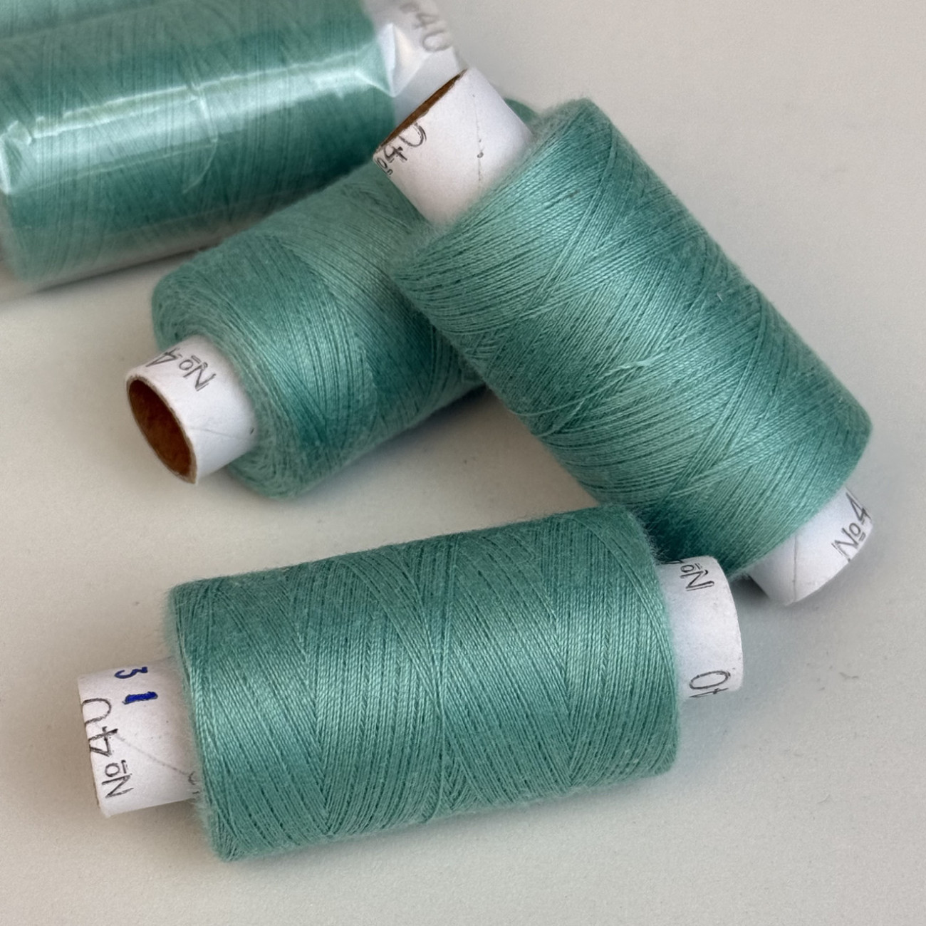 Нитки для шиття Peri 100% поліестер, 40/2, 400Y (№131)